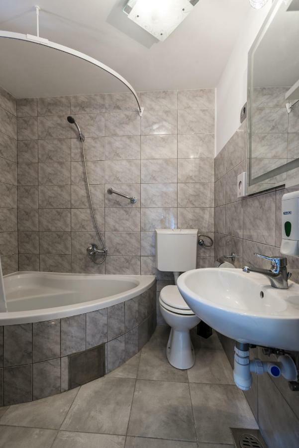Nona Lena Studio Apartment Split Ngoại thất bức ảnh